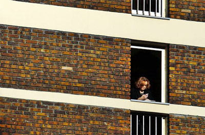 femme au balcon